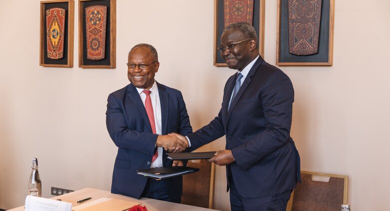 Assemblées annuelles 2023 de la Banque mondiale et du Fonds monétaire international : La Commission de l'Union Economique et Monétaire Ouest Africaine (UEMOA) et Africa50 signent un Accord-cadre de coopération et de partenariat pour stimuler le développem