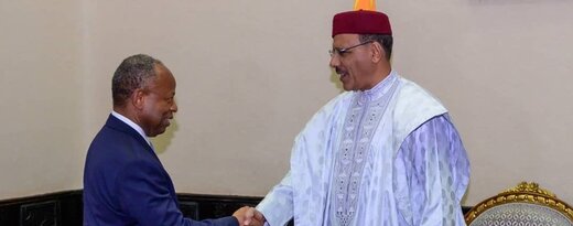 Le président nigérien S.E Mohamed Bazoum aborde les projets d’infrastructures prioritaires avec le directeur général d’Africa50