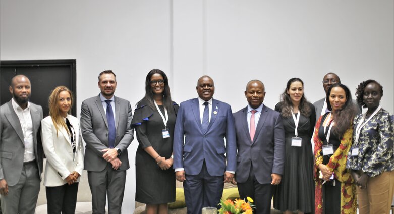 Le Président du Botswana, S.E. Dr. Mokgweetsi Masisi, participe à la table ronde organisée par Africa50 au sommet États-Unis-Afrique