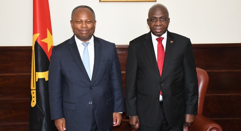 Angola’s President João Lorenço discusses priority infrastructure projects with Alain Ebobissé