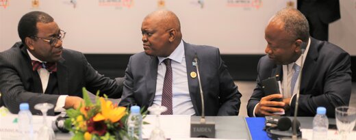 Le Président du Botswana, S.E. Dr. Mokgweetsi Masisi, participe à la table ronde organisée par Africa50 au sommet États-Unis-Afrique